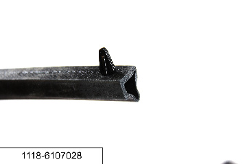 1118-6107028 Уплотнитель порога передней двери L=868мм, БРТ